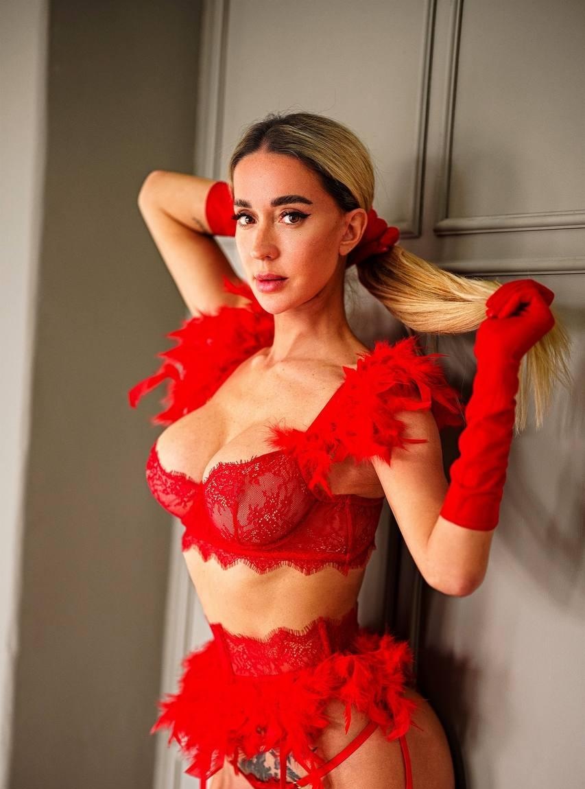 Ася привлекальеная девушка из Зимы цена от 6000 руб