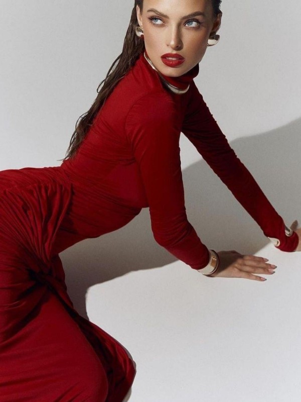 Мэри привлекательная девушка из Зимы цена от 4000 руб